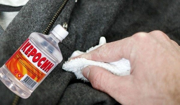 Pata se îndepărtează cu kerosen