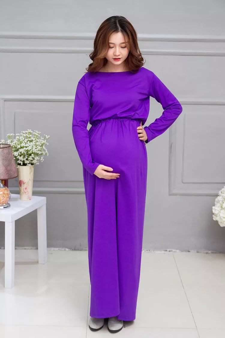 Violetinė suknelė nėščioms moterims