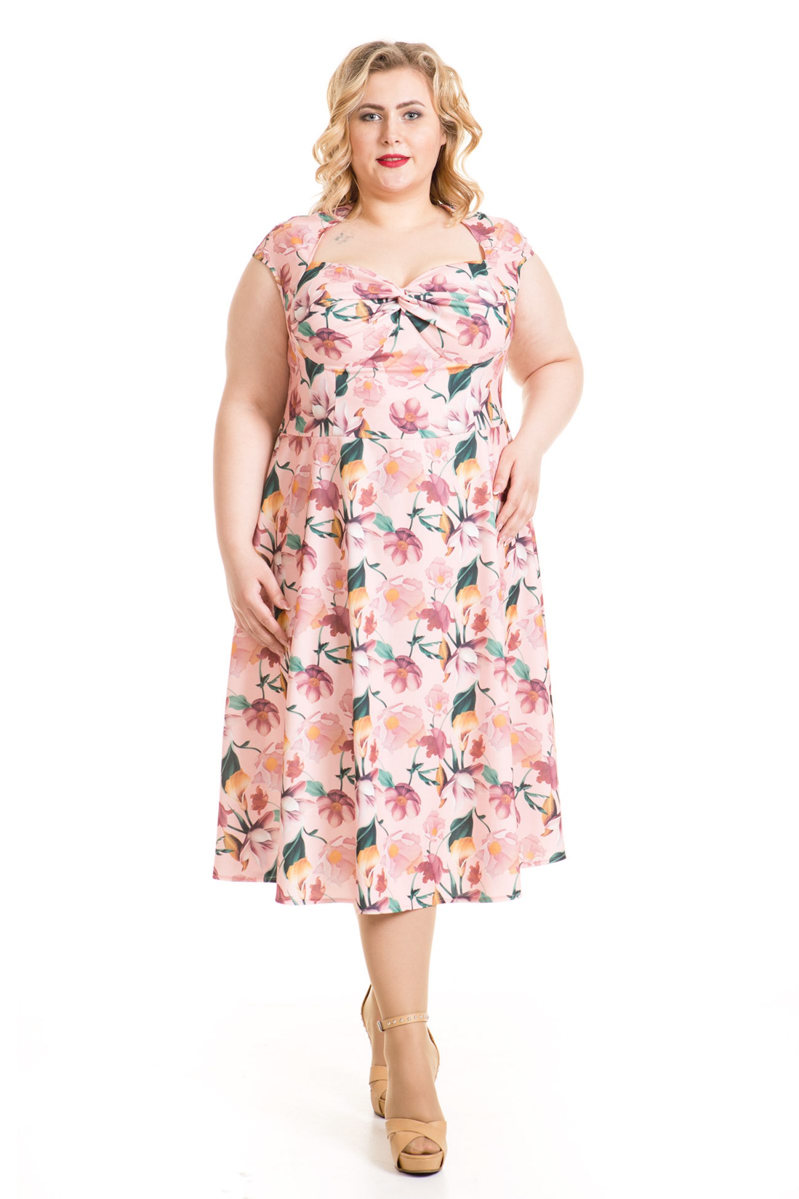 Elegantiška vasarinė suknelė plius dydžio moterims