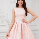 Rochie fără mâneci cu fustă de soare